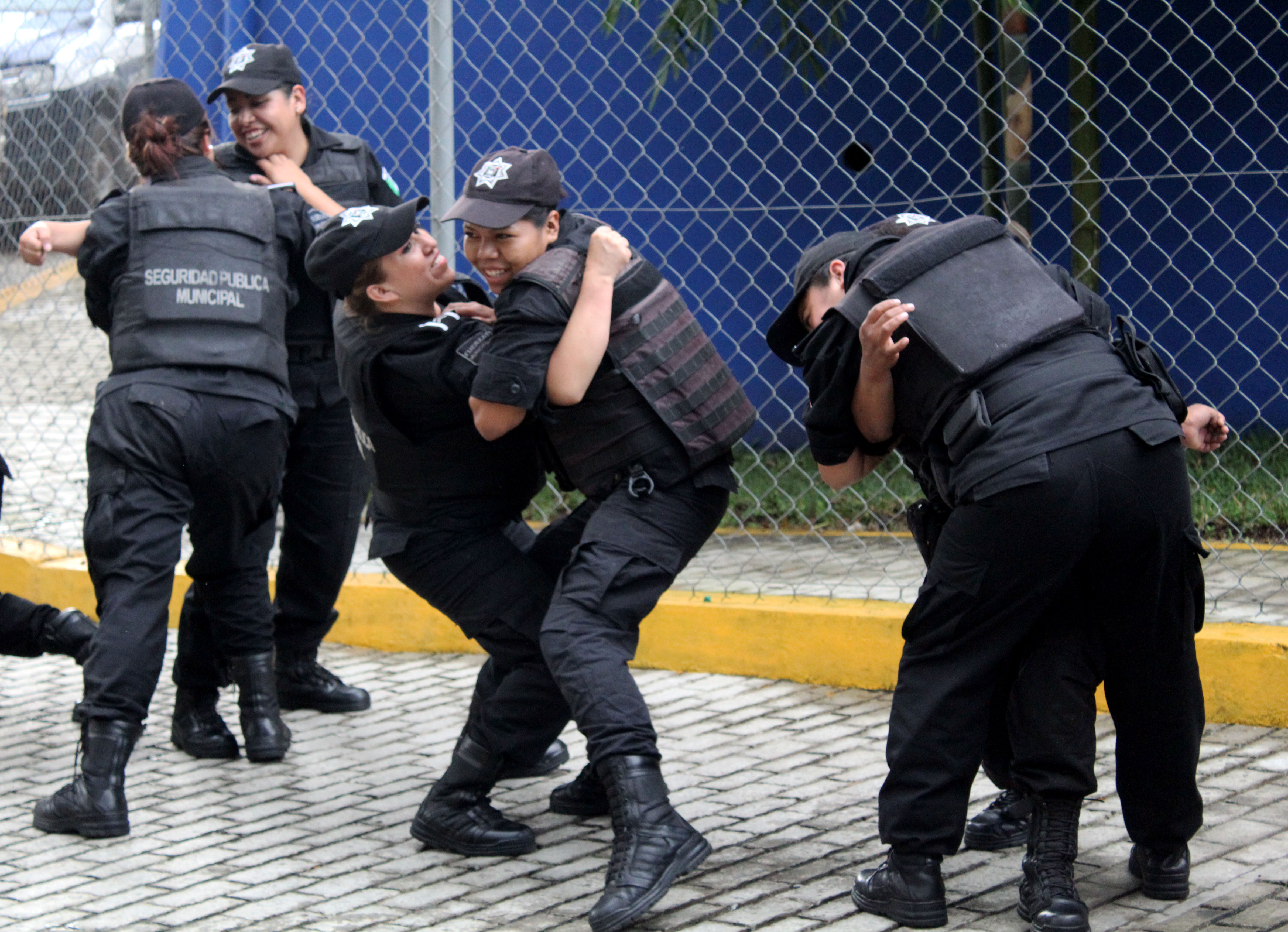 Entregan armamento y capacitan a policías de Xicotepec