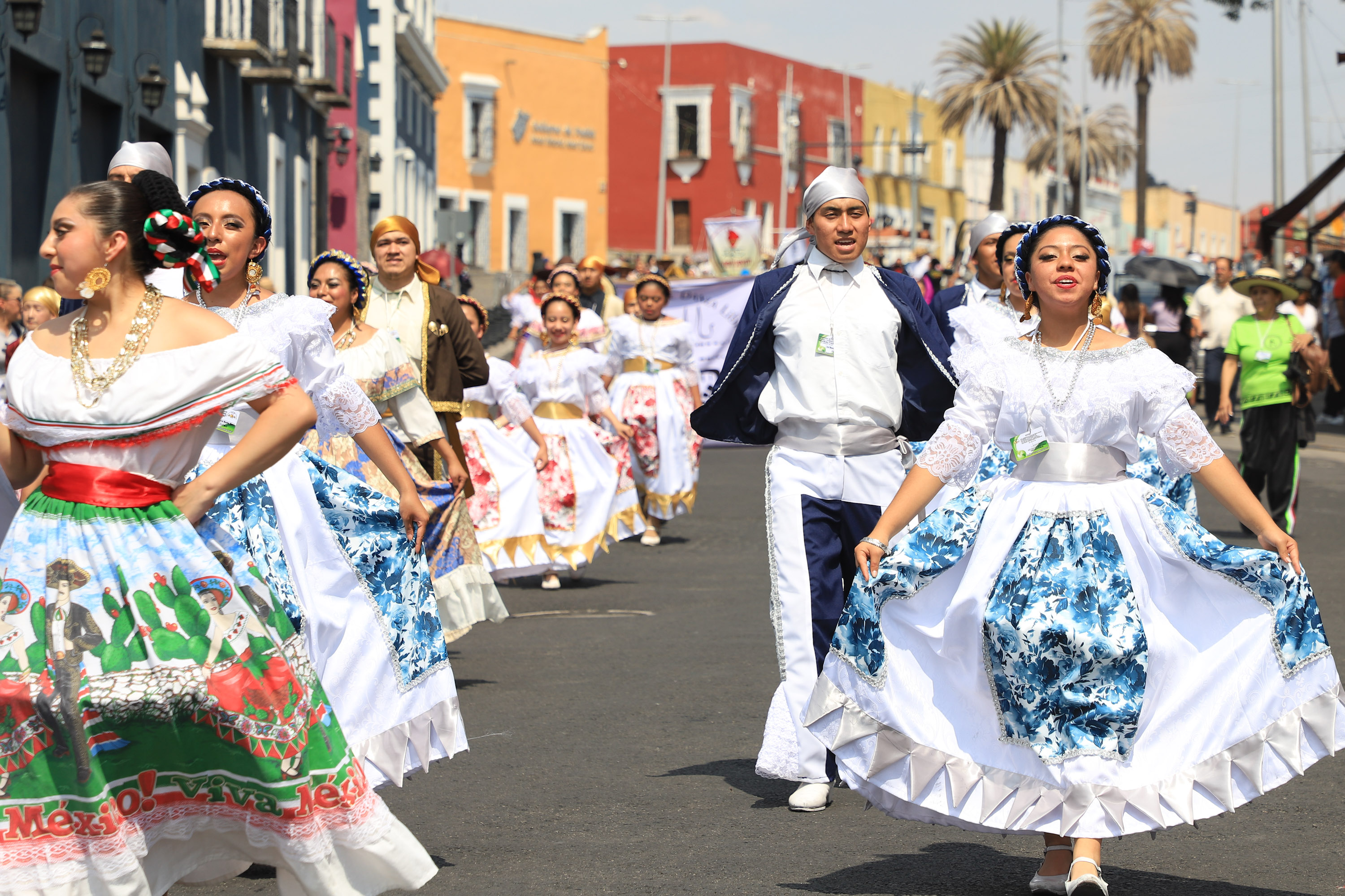 Música y color en Desfile Fundacional