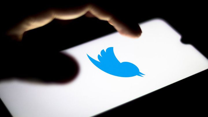 Twitter ahora despide a personal que supervisa moderación de contenidos