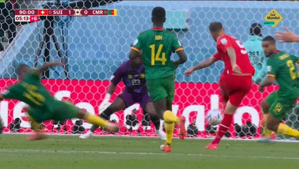Suiza gana a Camerún con gol de Embolo, nacido en ese país africano