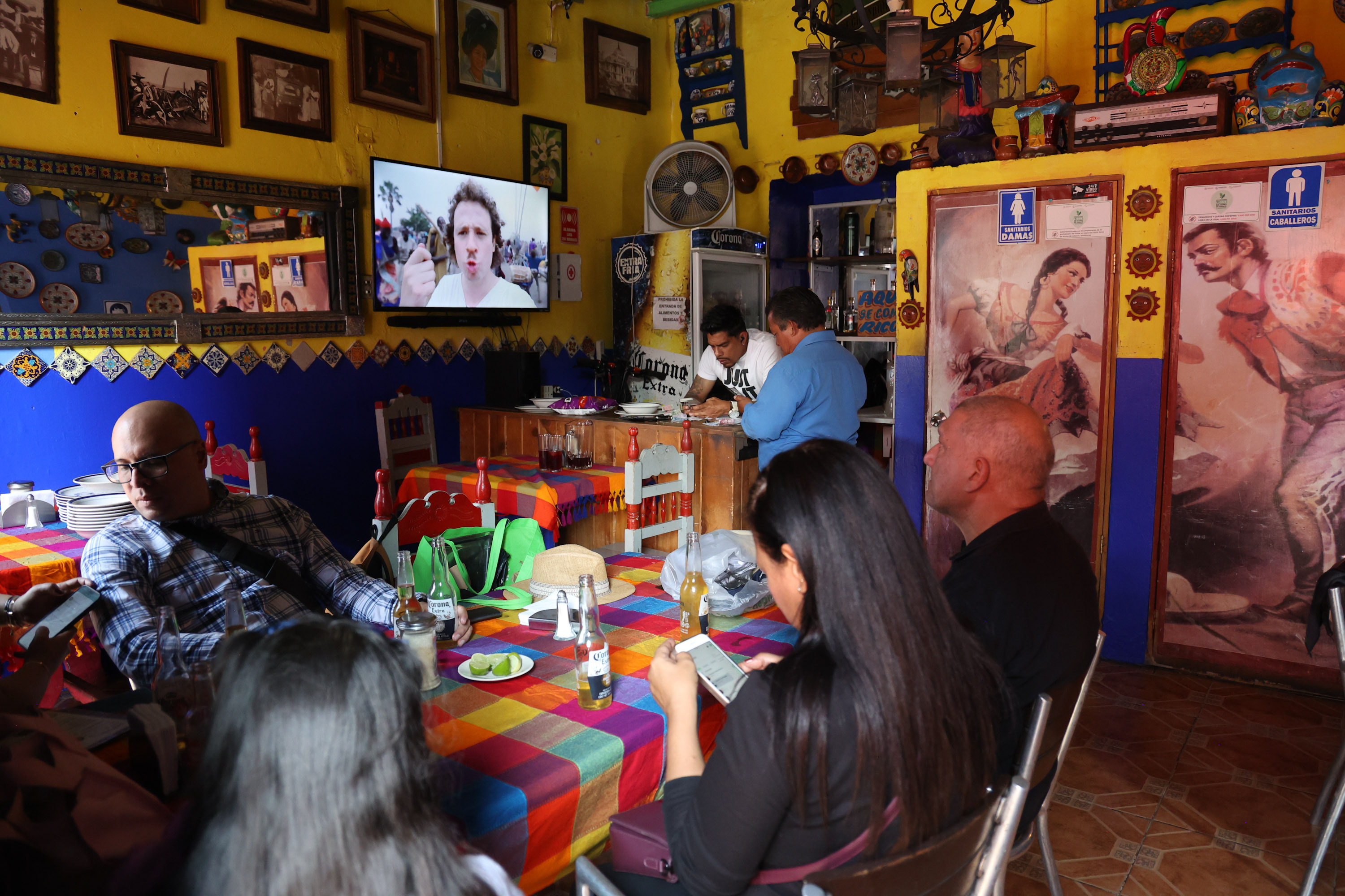 VIDEO Buscan instalar botón de alerta en farmacias, transporte público y restaurantes