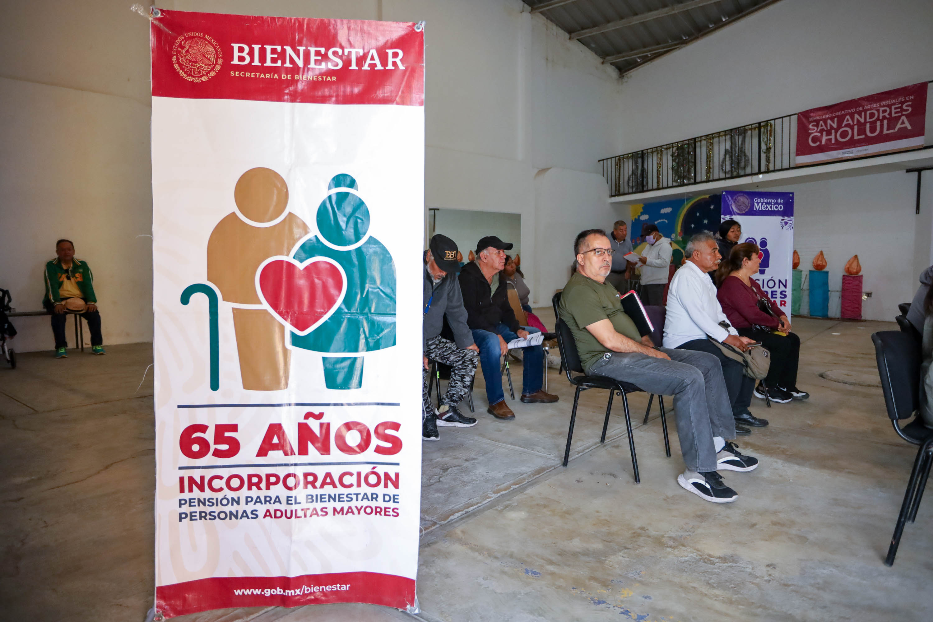 Realizan inscripción a Pensiones Bienestar en Santa María Tonantzintla