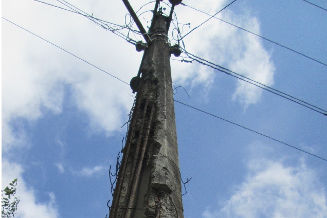 Deficiente red deja sin electricidad a cientos de personas en Huauchinango