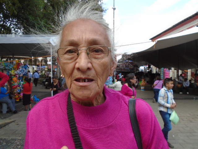 Lideresa antorchista defrauda a anciana en Huauchinango