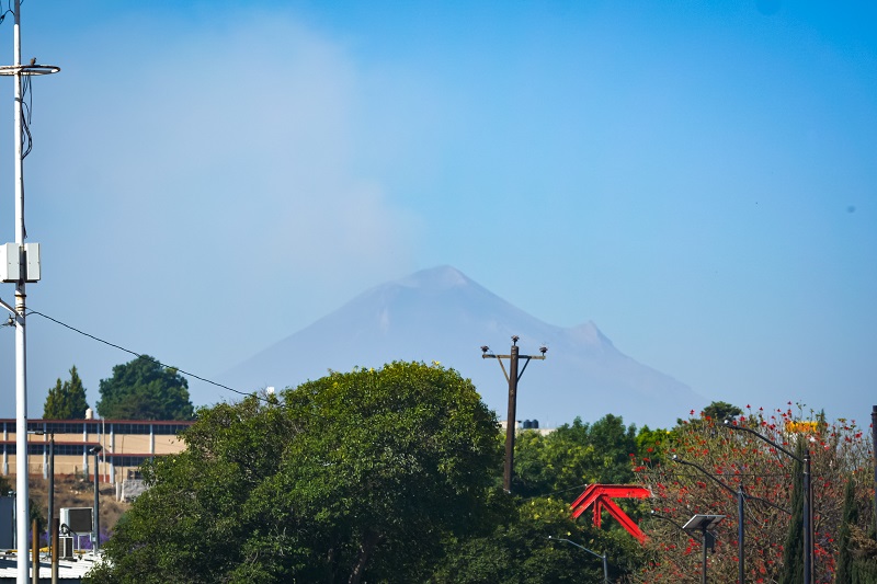 Ceniza e incendios podrían afectar calidad del aire en Puebla: Céspedes