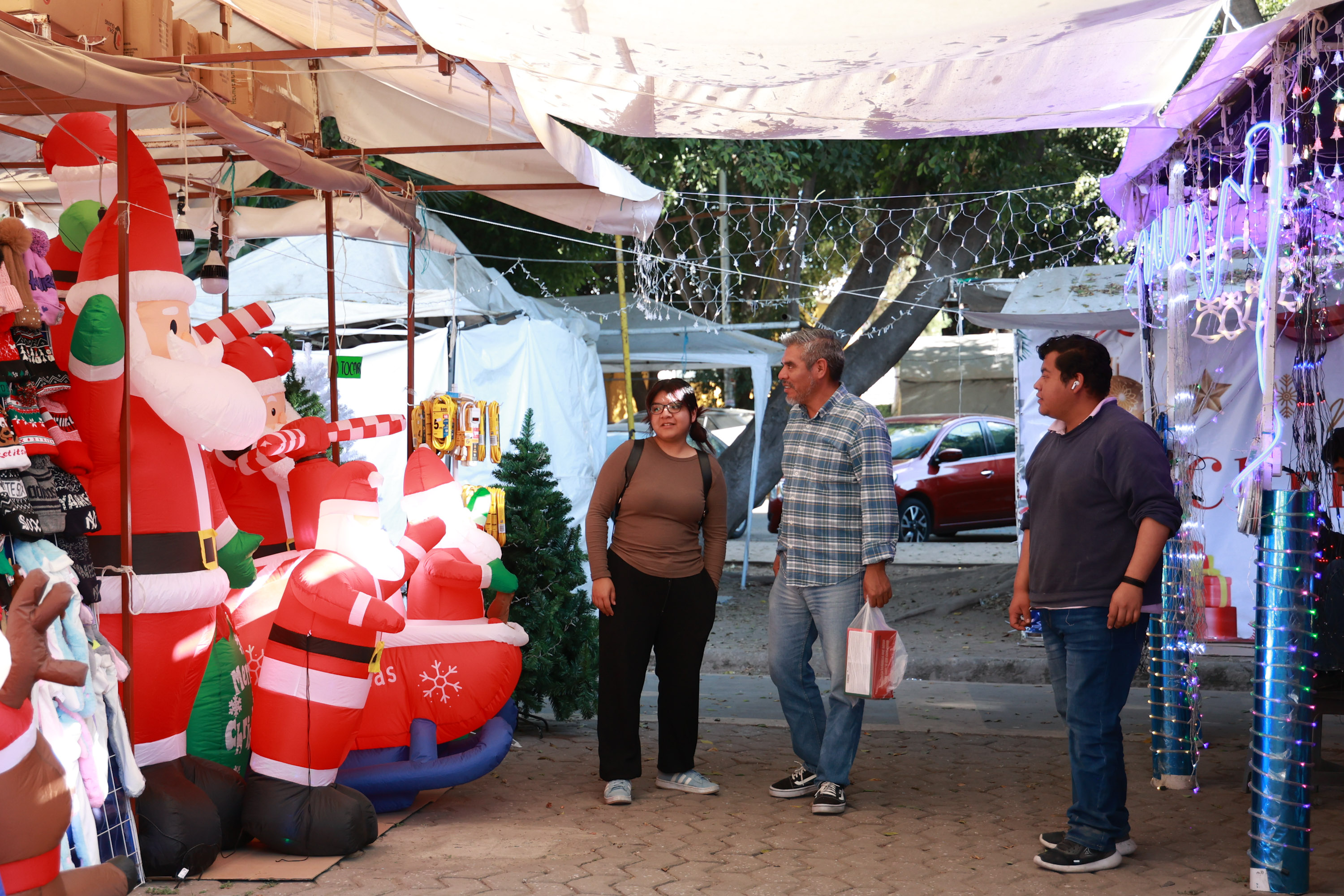 VIDEO Poblanos todavía realizan compras navideñas