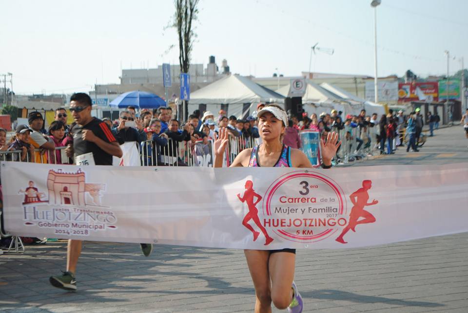 Cientos participan en Carrera de la Mujer y Familia en Huejotzingo