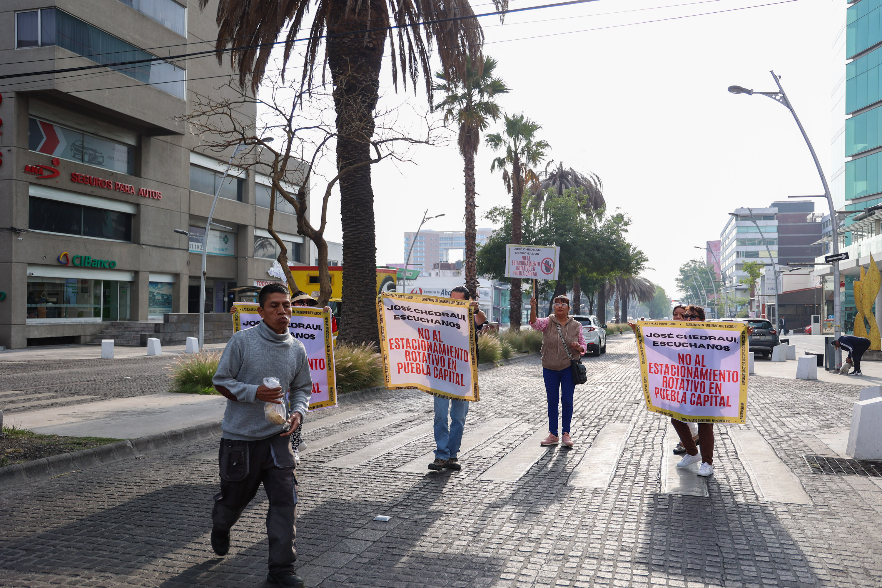 VIDEO Continúan las manifestaciones en contra del Estacionamiento Rotativo