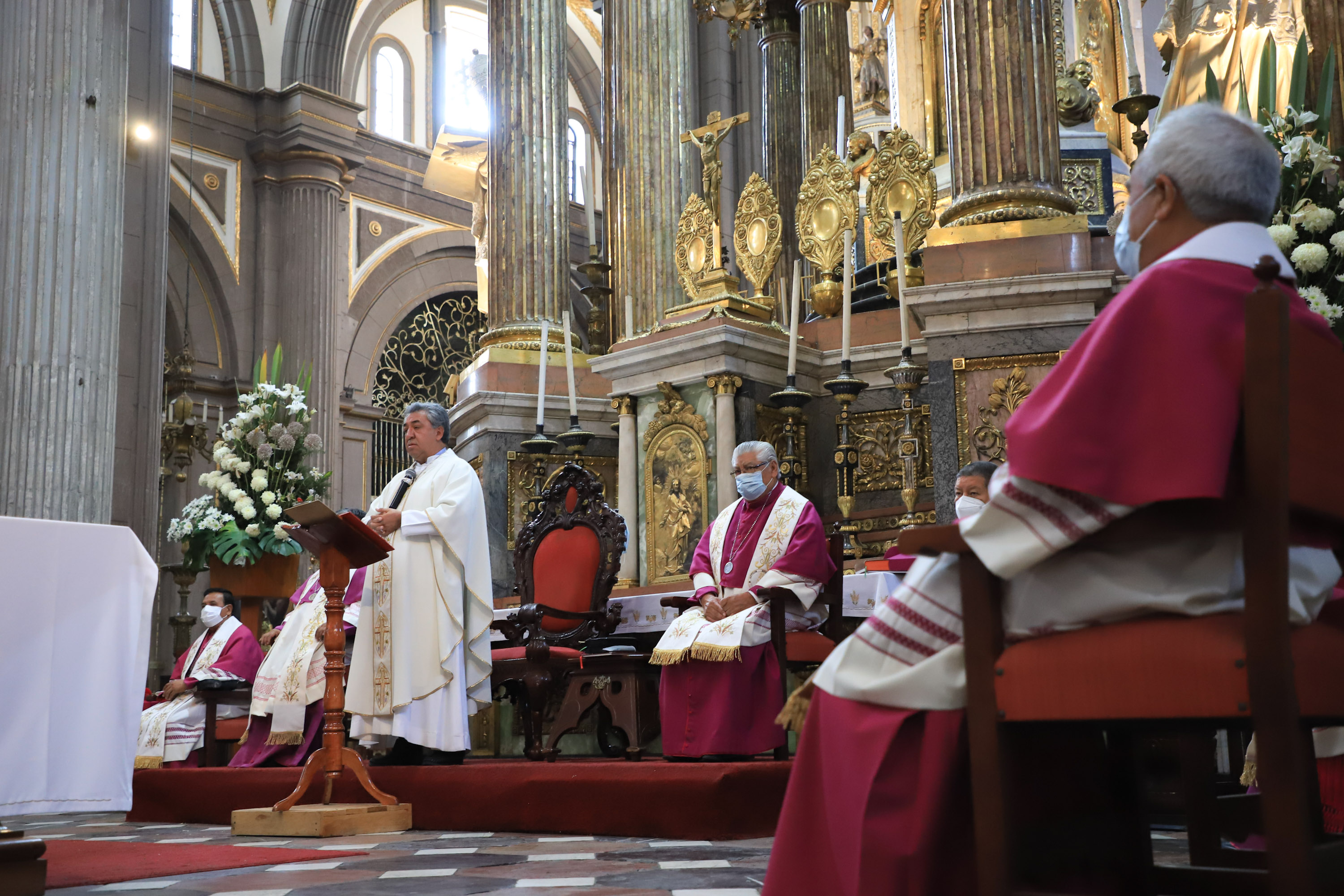 VIDEO Ofician misa para conmemorar el aniversario 374 de la consagración de la Catedral