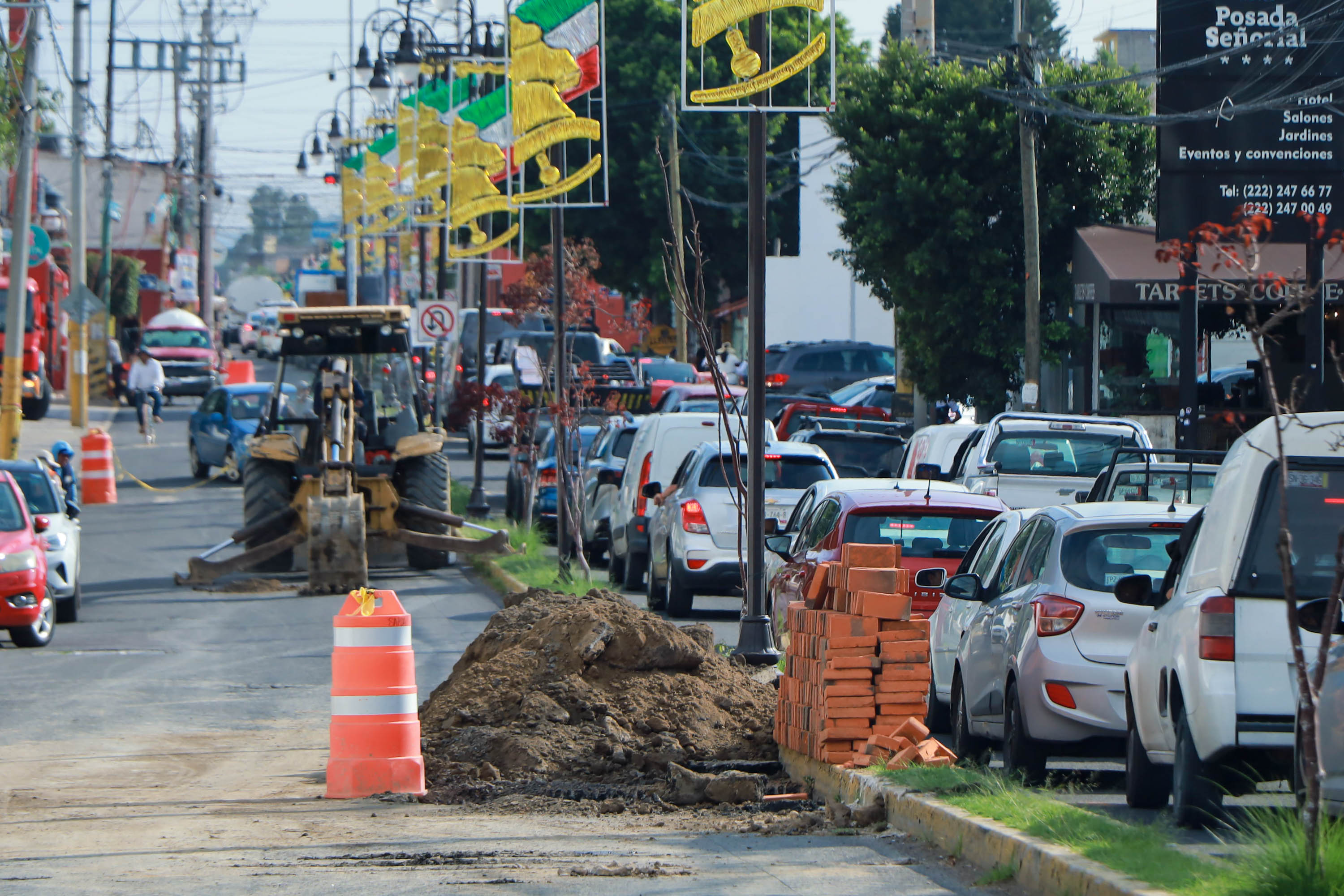 VIDEO Así el tráfico en la calle 5 de Mayo en San Andrés Cholula