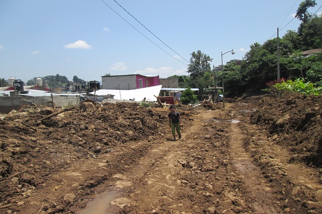 Aceptan 6 terrenos para reubicar a damnificados por Earl en Huauchinango