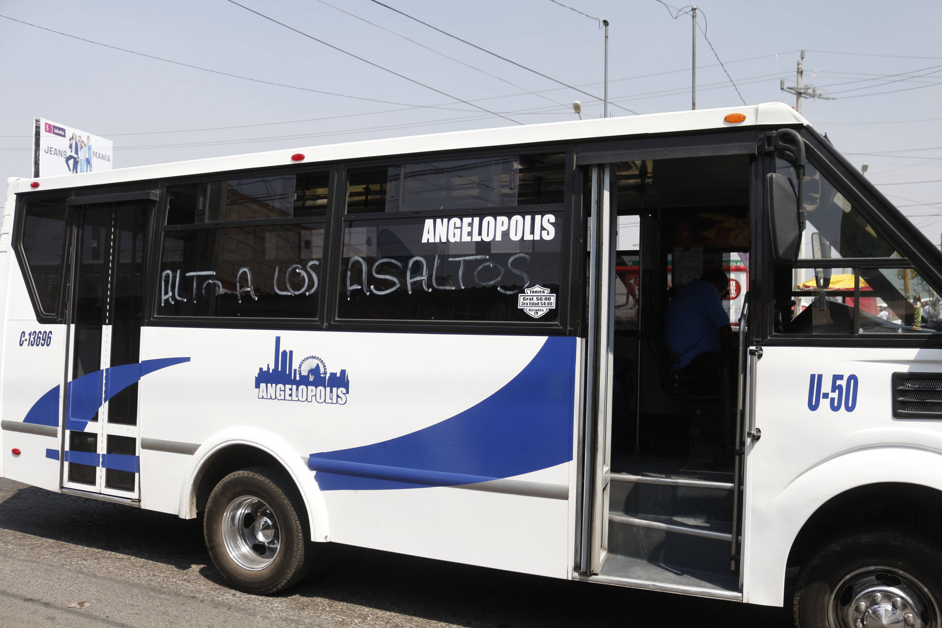 Dos sujetos asaltan a pasajeros de la Ruta Angelópolis