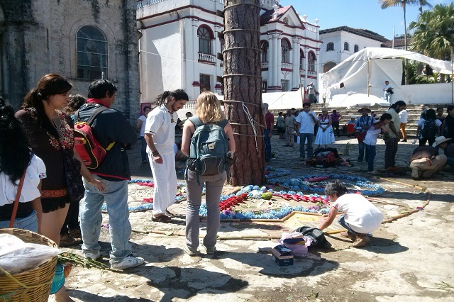 Con ritual, protestan en Cuetzalan contra violencia por proyectos de muerte