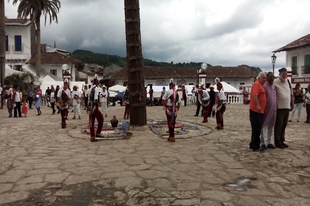 Con ritual, protestan en Cuetzalan contra violencia por proyectos de muerte