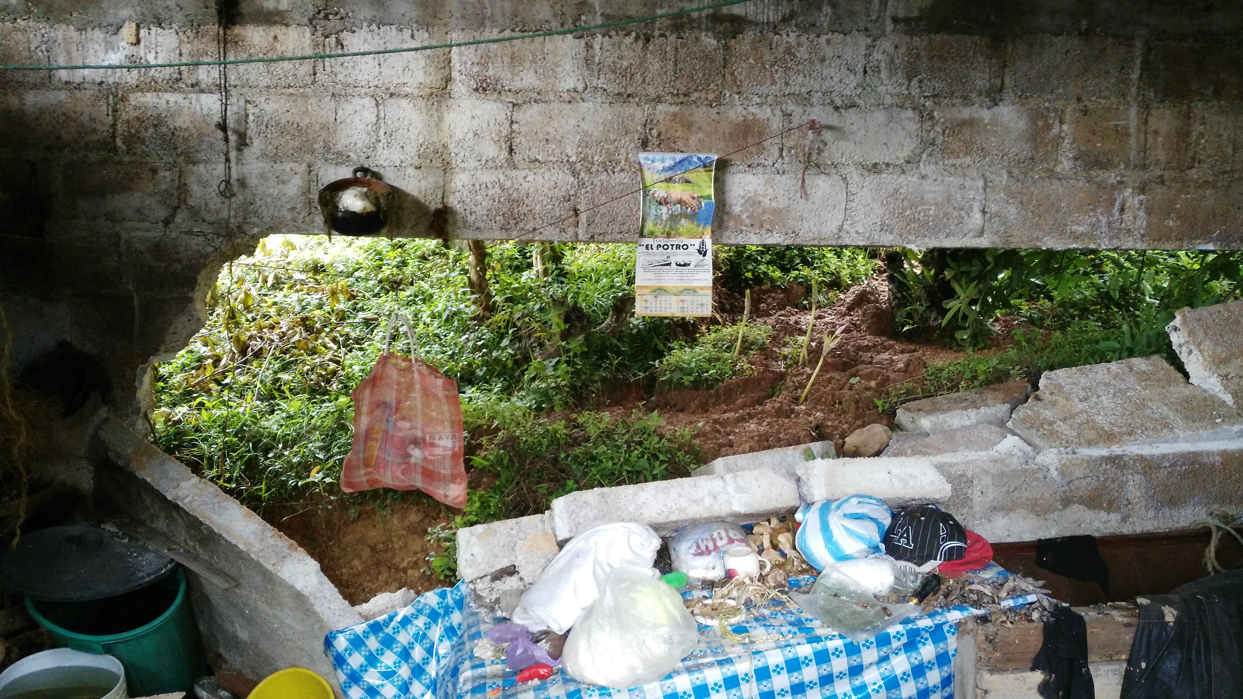 Lluvias dañan un puente y afectan casa en Huauchinango