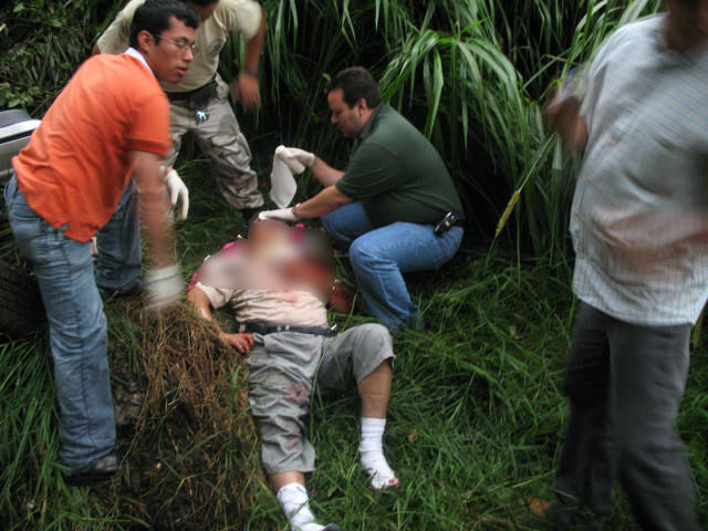 Volcadura deja un muerto y 10 heridos en Pahuatlán