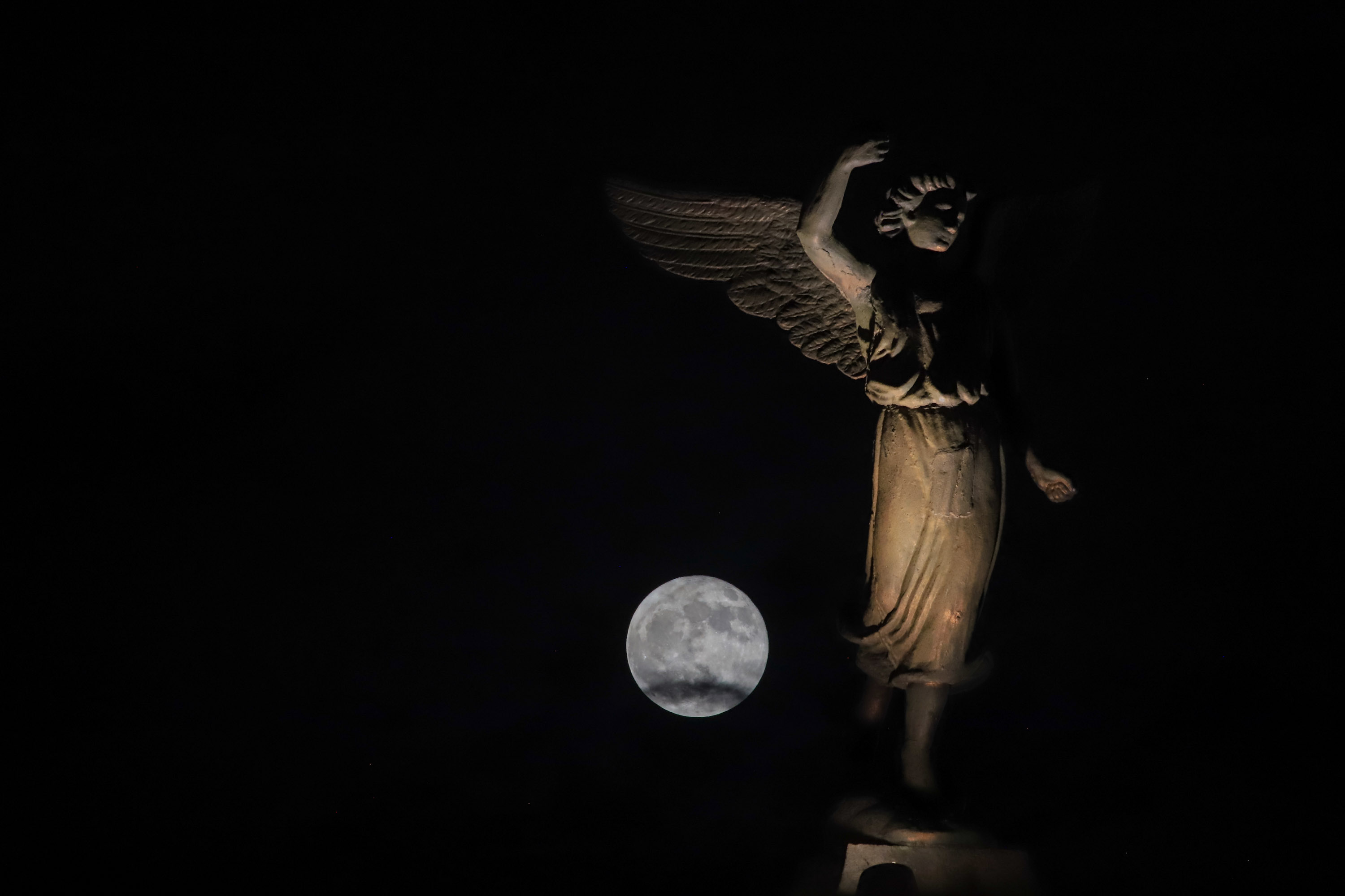 VIDEO Luna Azul, así se observó este lunes en Puebla 