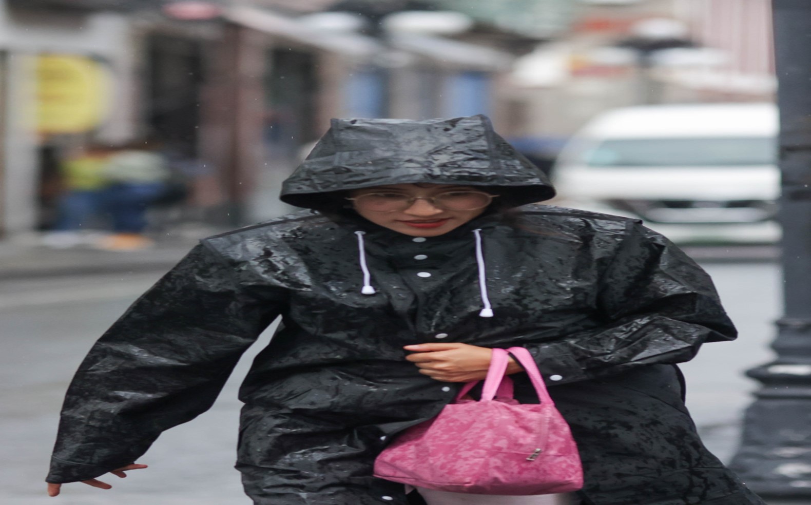 Existe alerta de lluvia en 16 estados de México