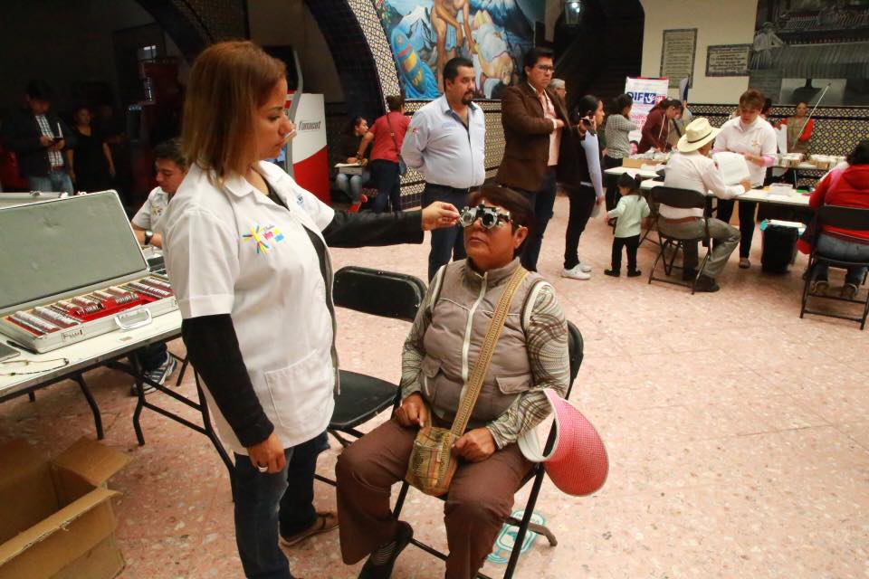 Regalarán lentes a personas de bajos recursos en Atlixco