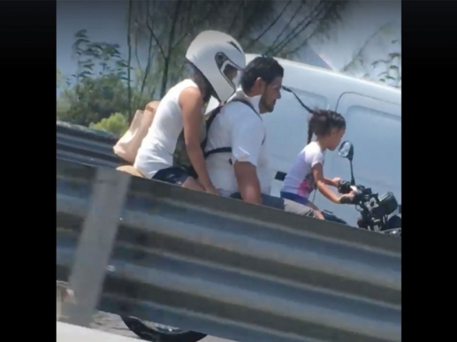 VIDEO Graban a una niña manejando moto