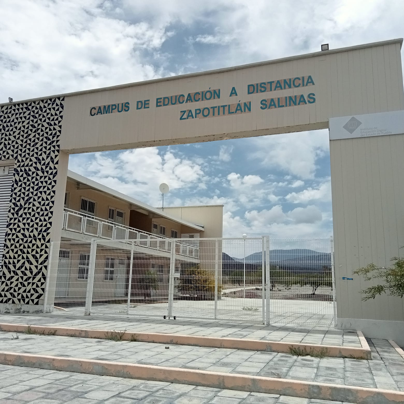 Alumnos del IEDEP Zapotitlán piden la restitución de la directora 