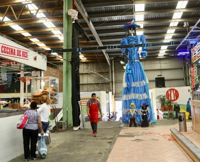 Exhibición temática del Día de Muertos llega el Mercado Independencia