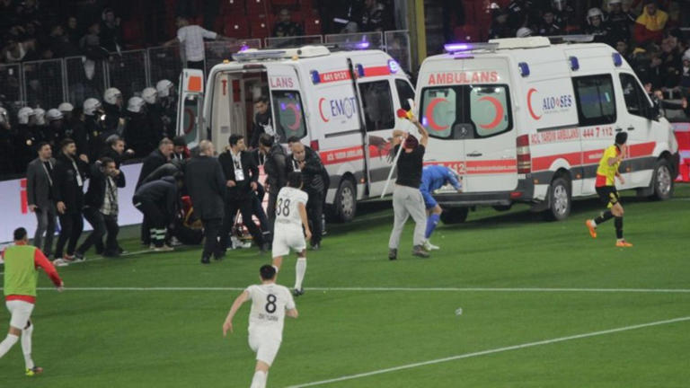 VIDEO Violencia en el futbol de Turquía