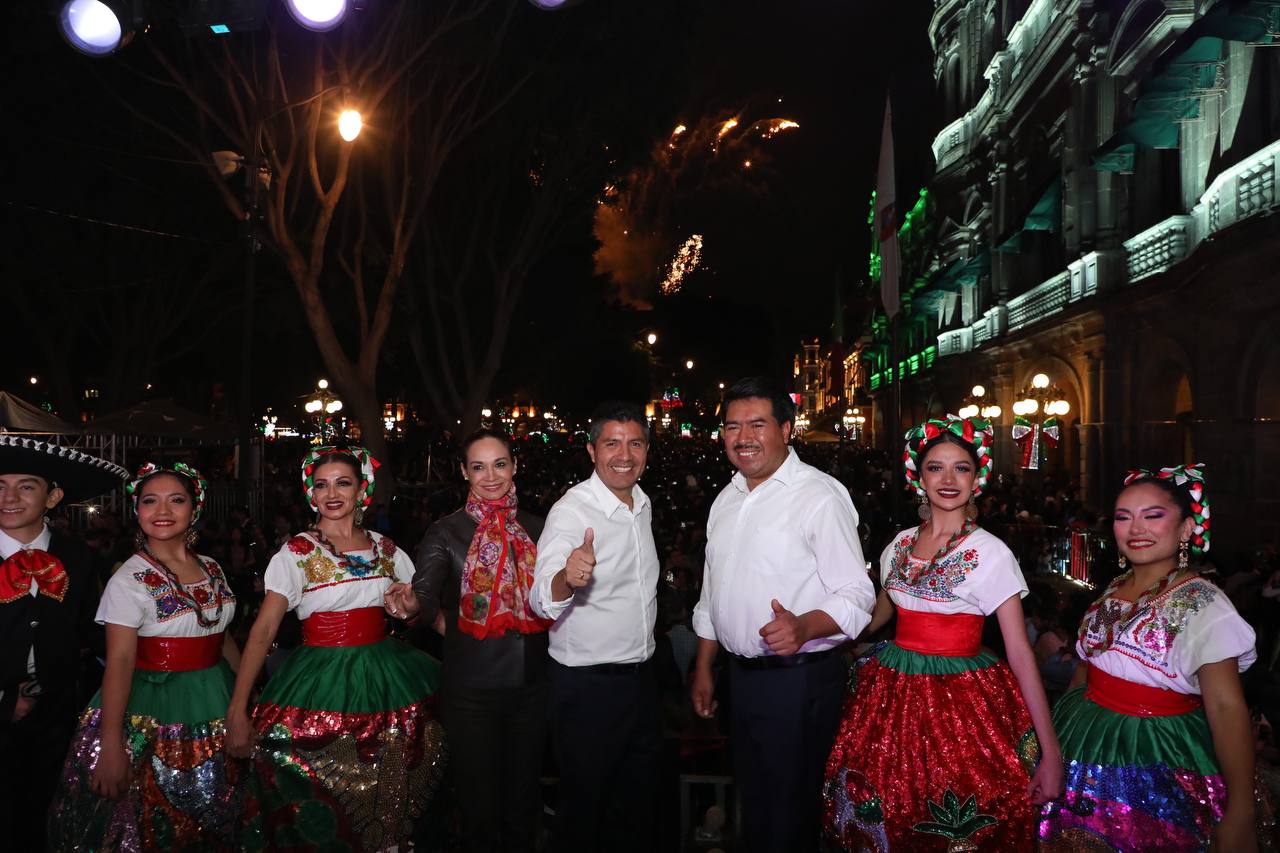 VIDEO Puebla luce bella decorada con el verde, blanco y rojo