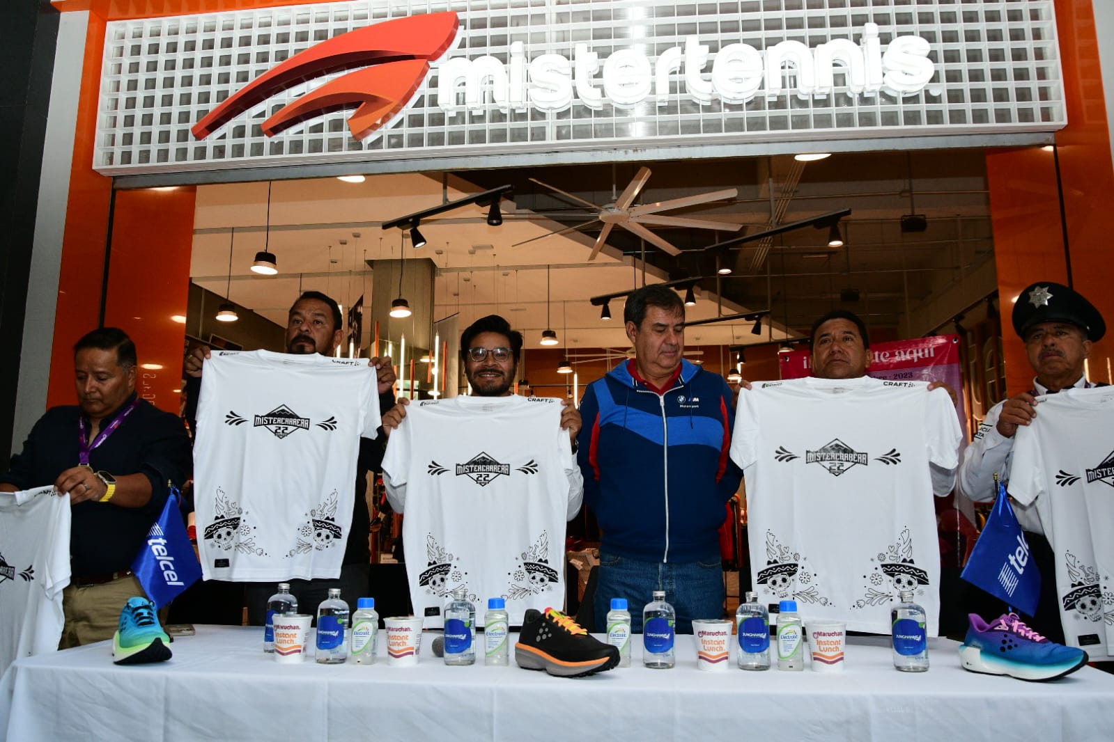 Presentan playera y medalla alusiva a la Mistercarrera Atlixco 2023