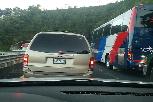 Bloquean la México-Tuxpan y exigen pago de daños por supercarretera