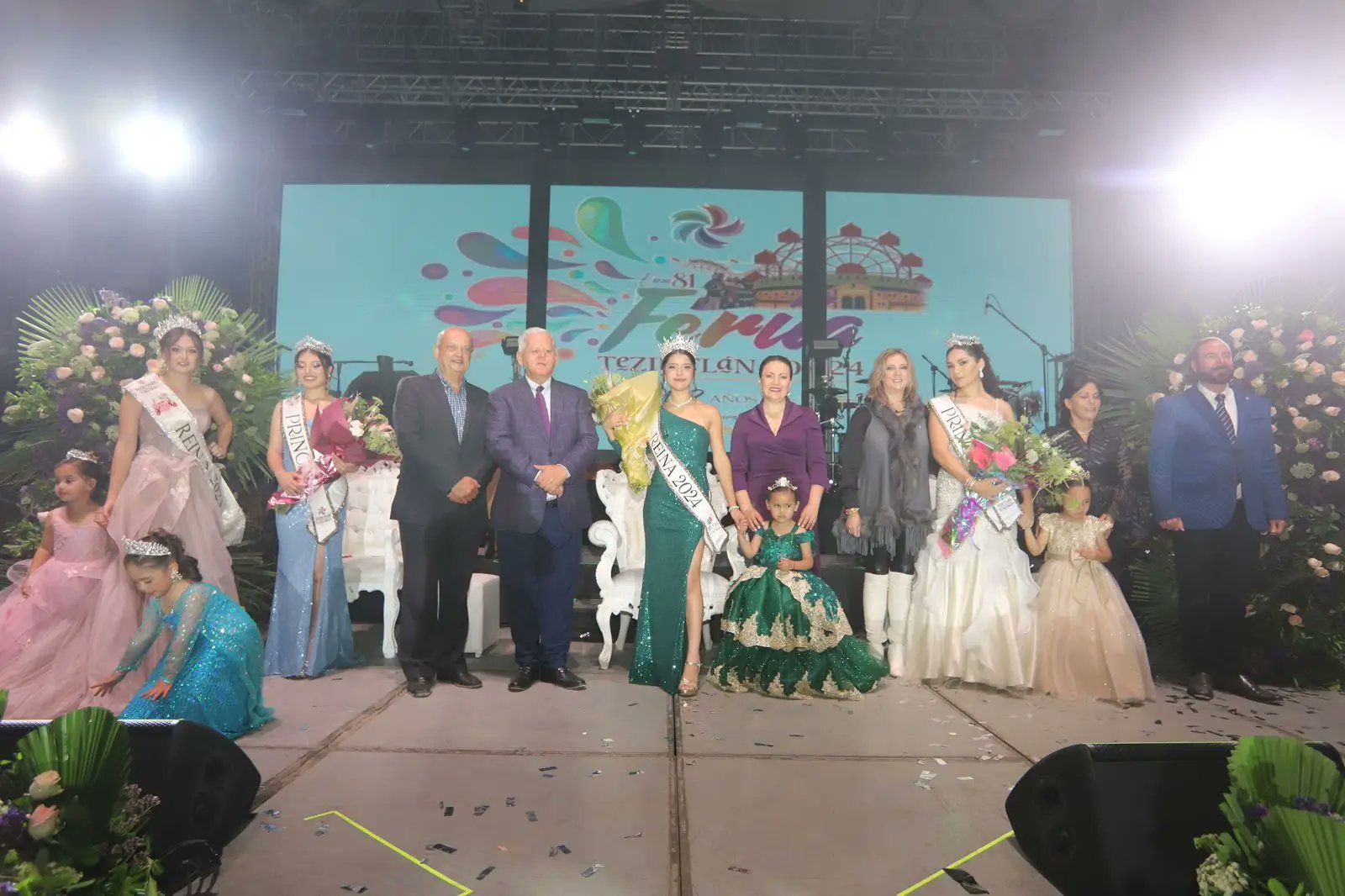 Coronan a Valeria, reina de la Feria de Teziutlán