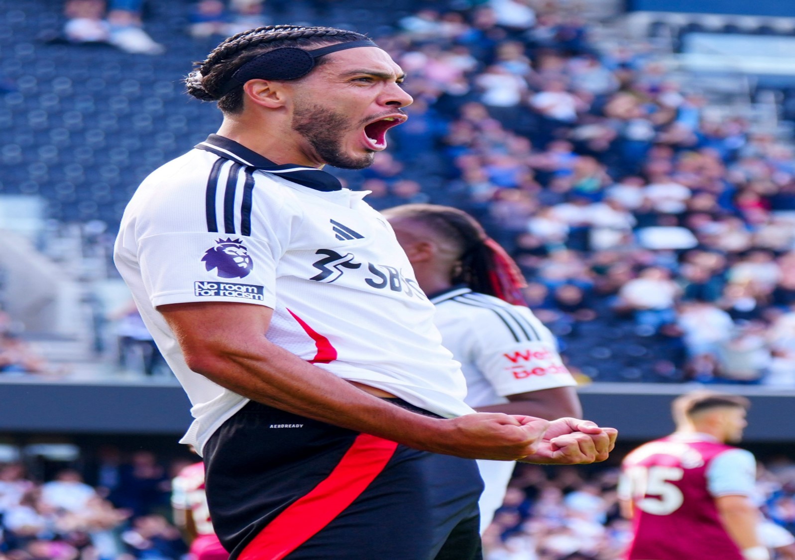 VIDEO Aparece olfato goleador de Raúl Jiménez con el Fulham