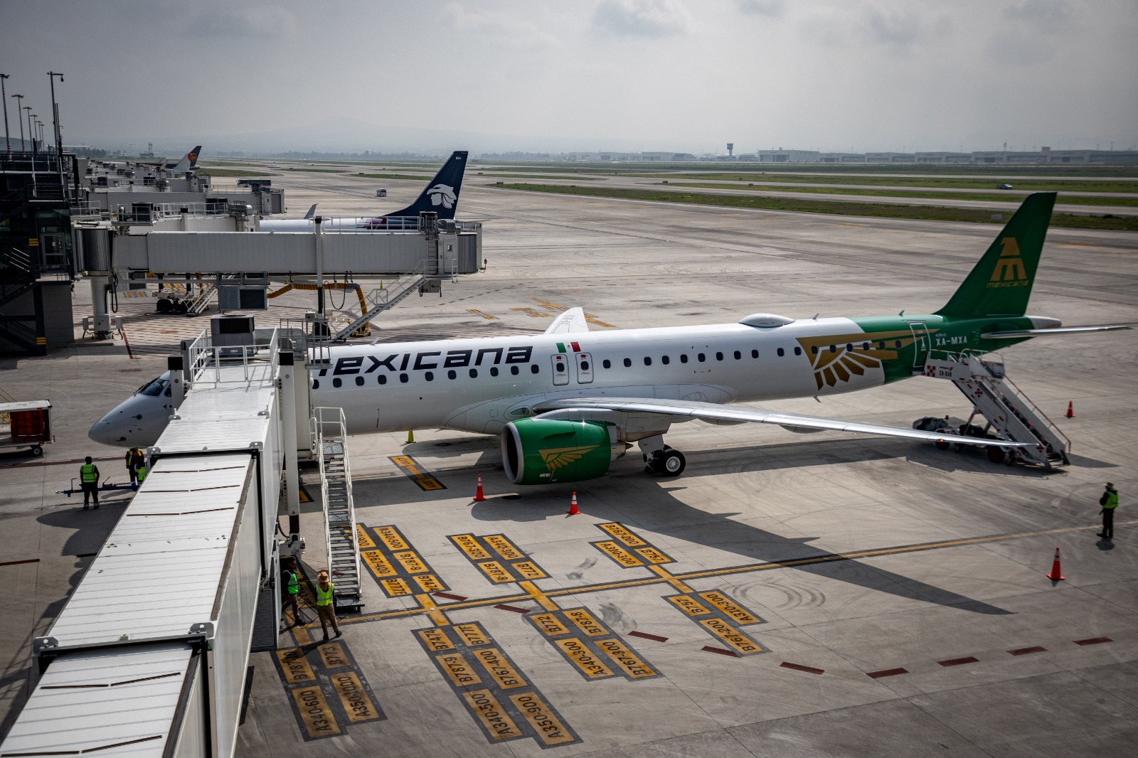 Sale primer vuelo comercial EMBRAER de Mexicana