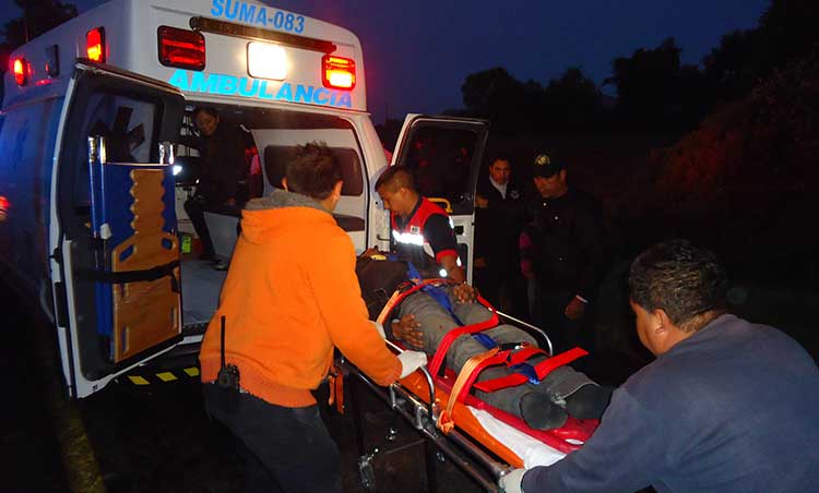 Saldo de 10 lesionados deja choque entre dos vehículos en la Izúcar-Atencingo