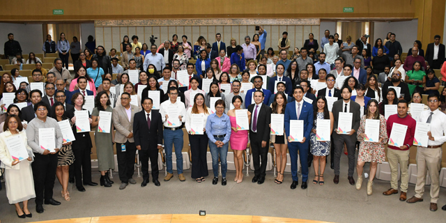 Reciben 245 egresados BUAP Premio Ceneval al Desempeño de Excelencia