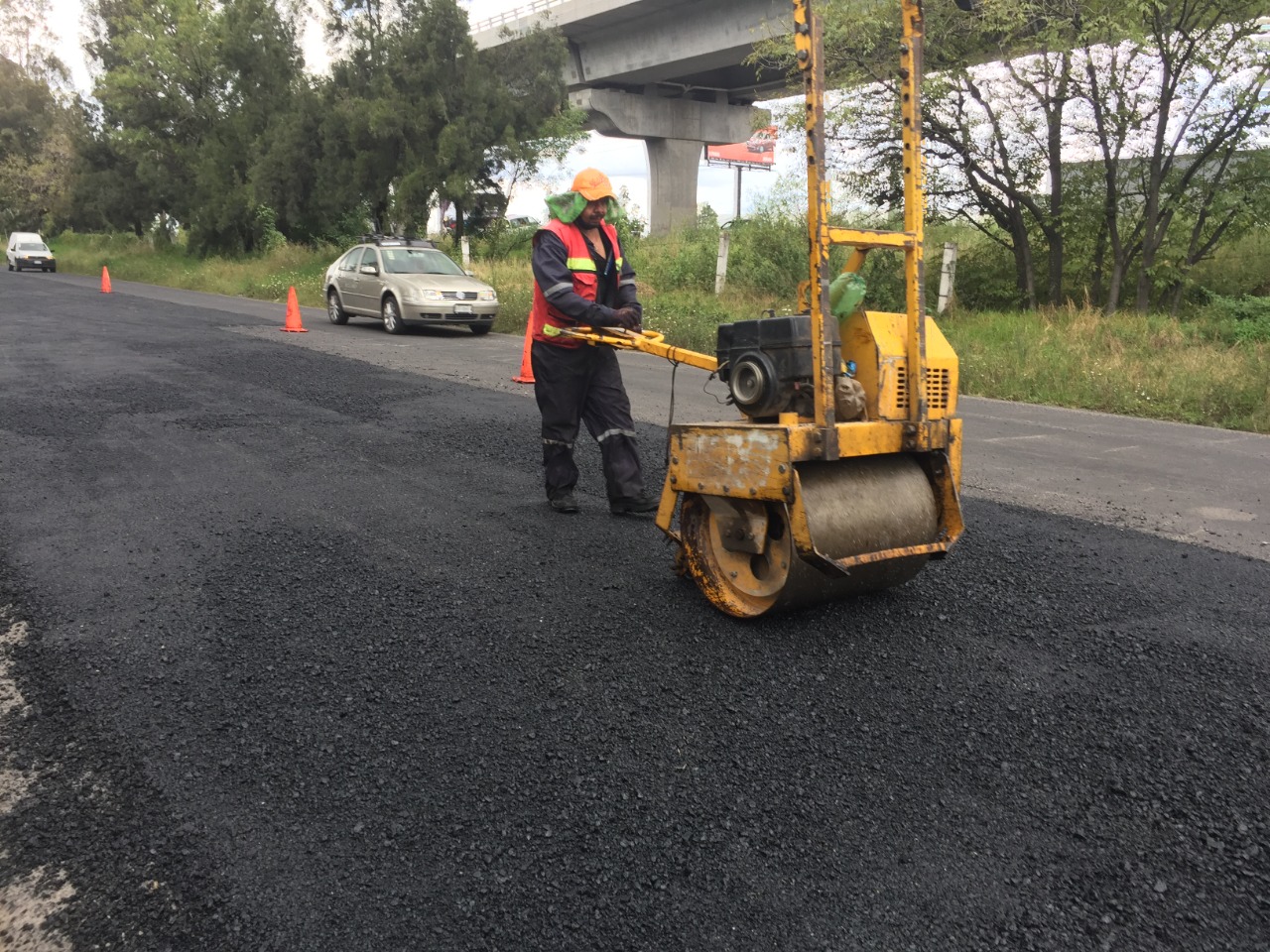 Bachean tramos de la autopista México-Puebla