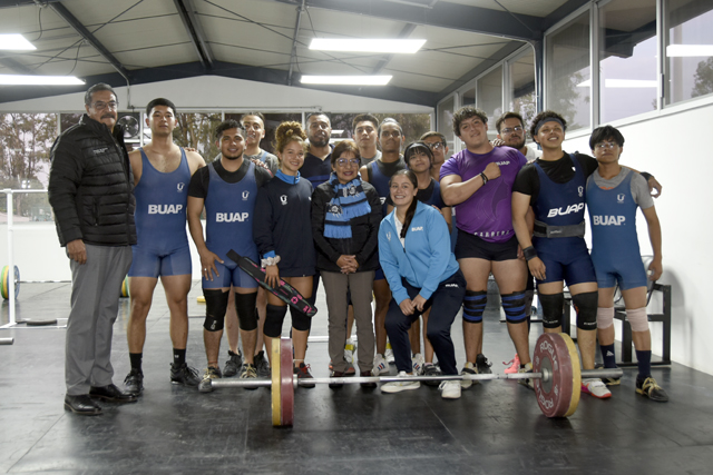 Inaugura la rectora Cedillo ampliación del gimnasio para halterofilia