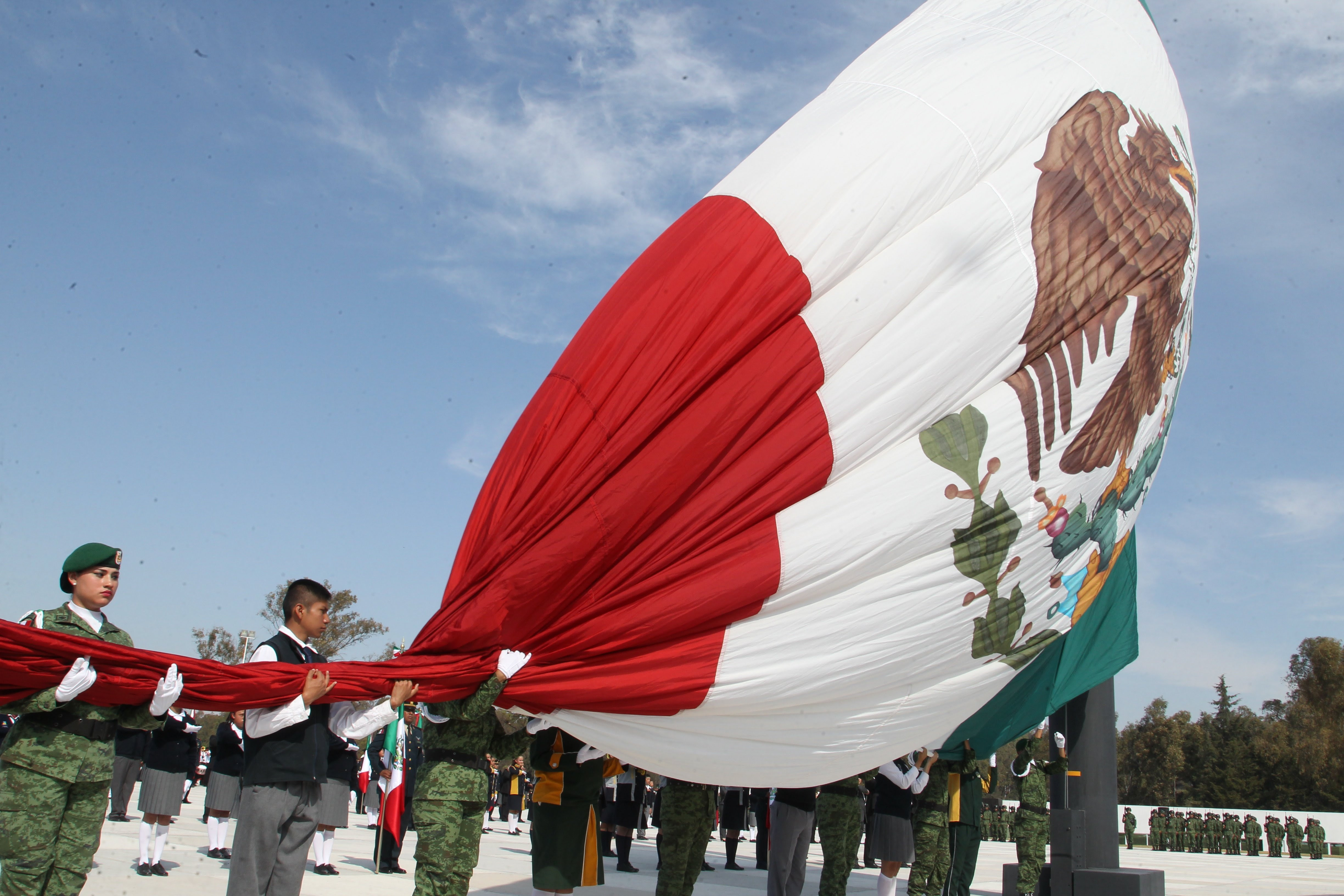 XXV Zona Militar y gobierno de Puebla conmemoran Día de la bandera