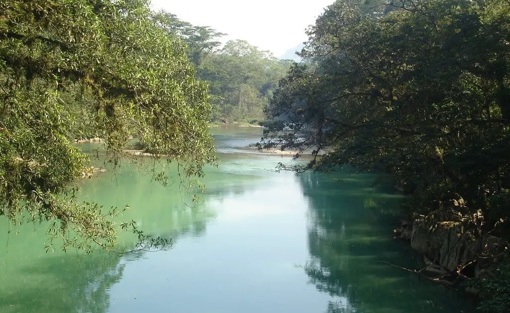 Corriente del río Tonto en la Sierra Negra de Puebla arrastró a menor de 7 años 
