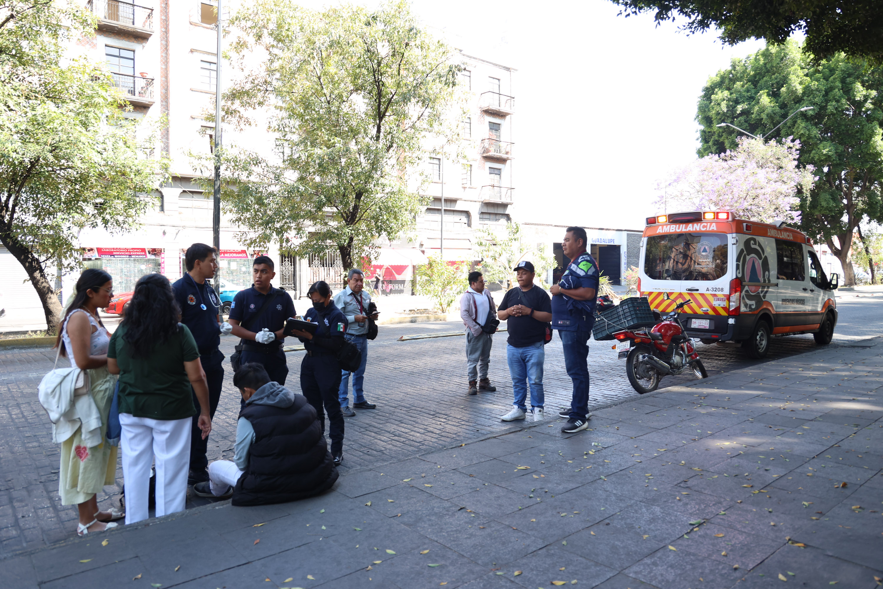Motociclista atropella a peatón en el Paseo Bravo
