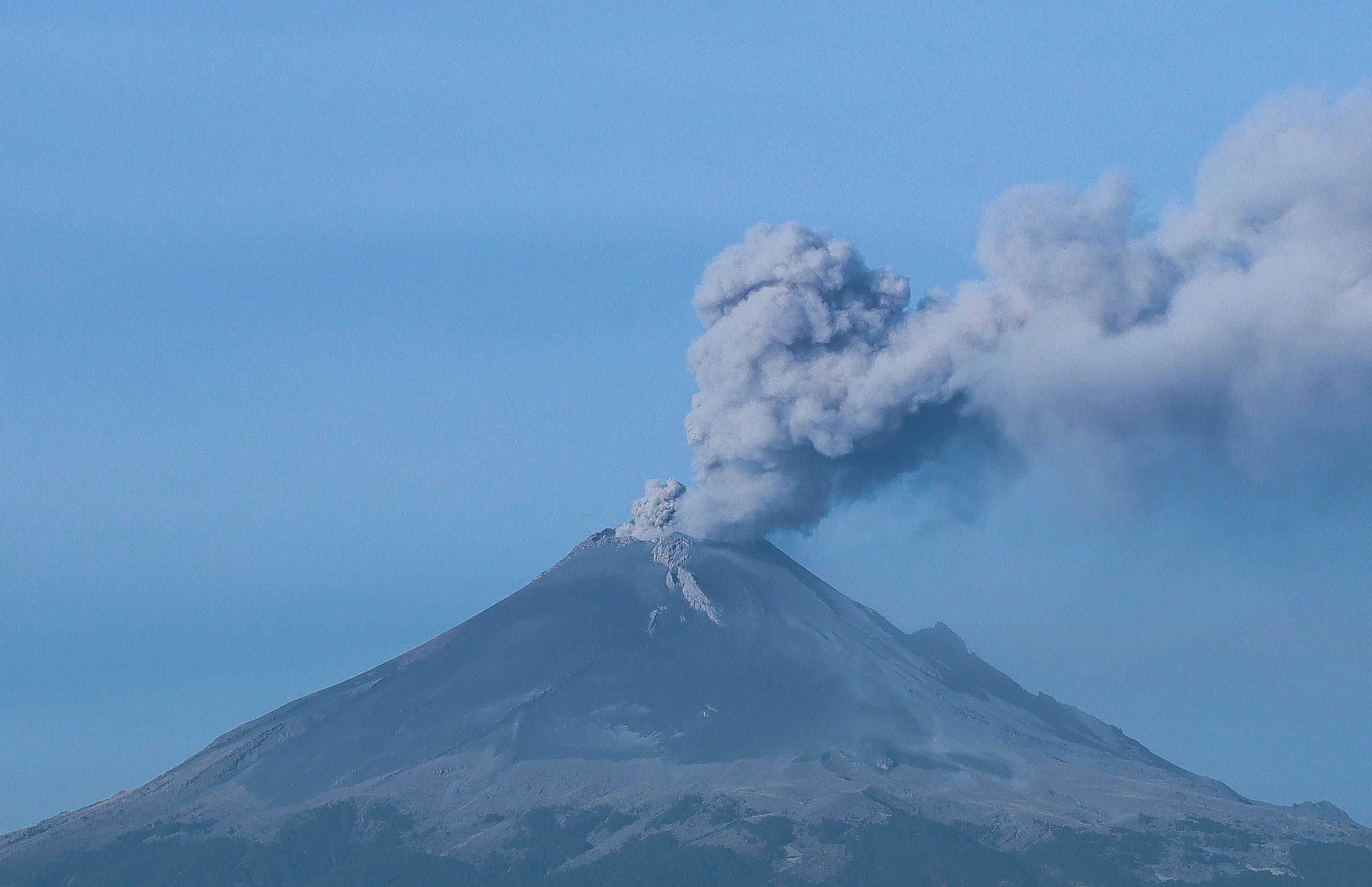 VIDEO Popocatépetl mantiene actividad constante por tercer día consecutivo