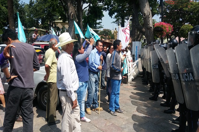 Protestan contra tarifas del agua potable en Atlixco