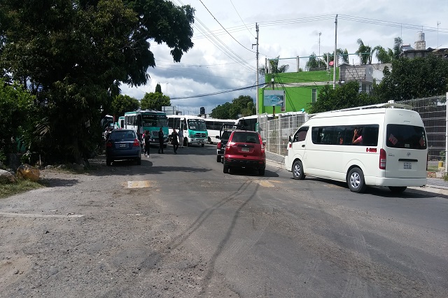 Conflicto entre transportistas ocasiona cierres viales en Atlixco