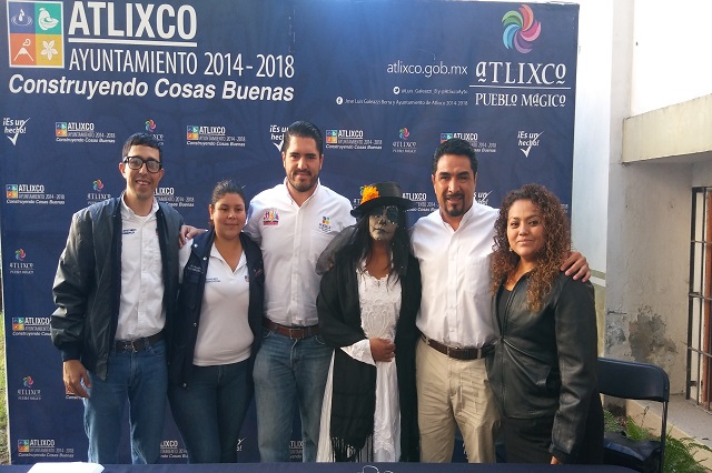 Atlixco ofrece desfile y tapete de flores para temporada de muertos