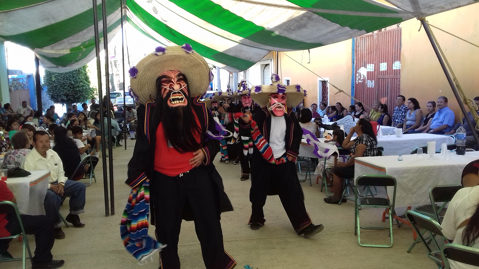 Migrantes llegan a Chinantla para celebrar a Padre Jesús