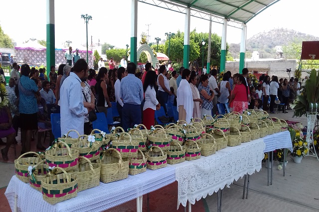 Campesinos de Chinantla bendicen sus semillas ante San Isidro