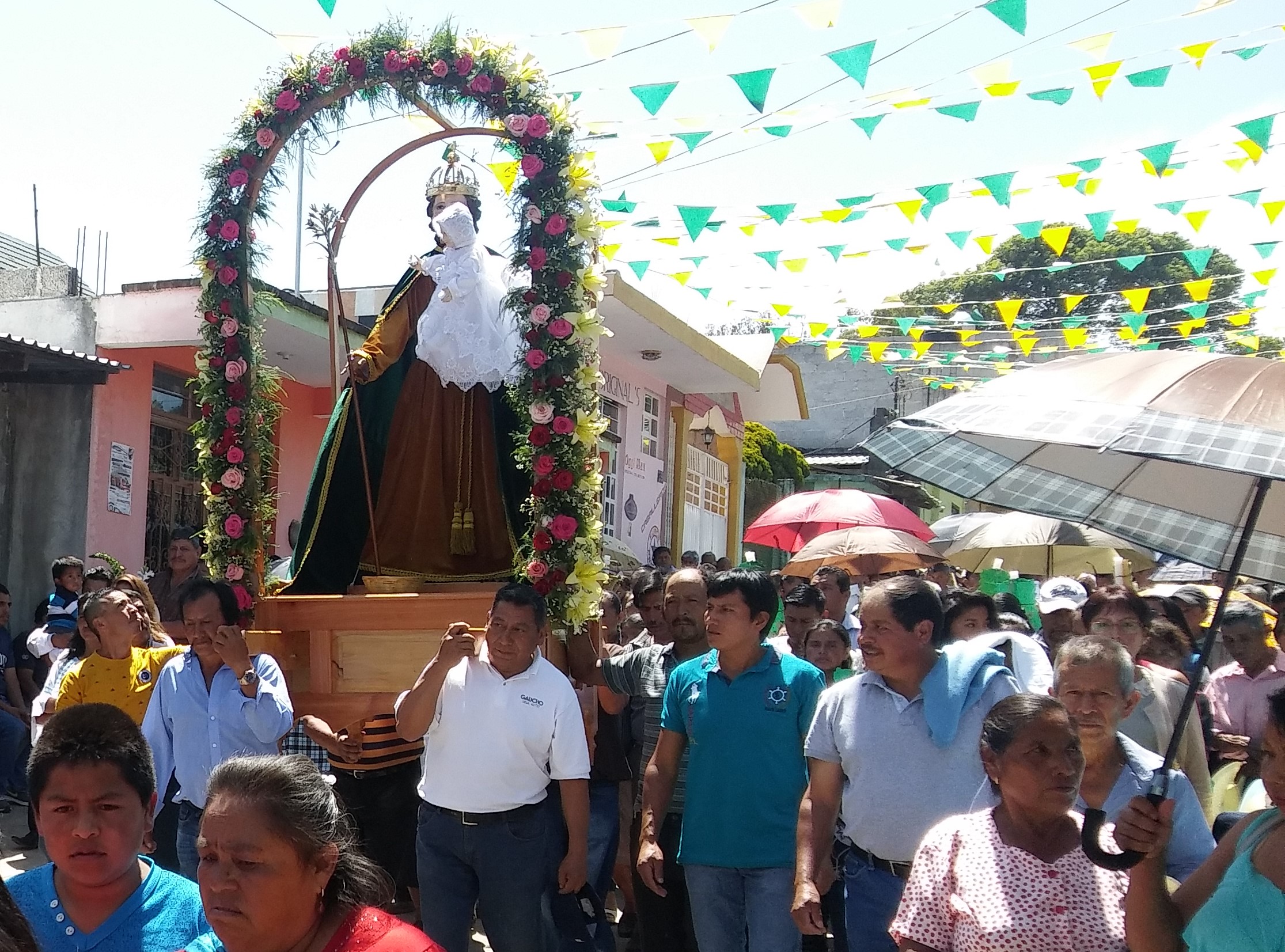Fieles Festejan a San José en Tlatlauquitepec