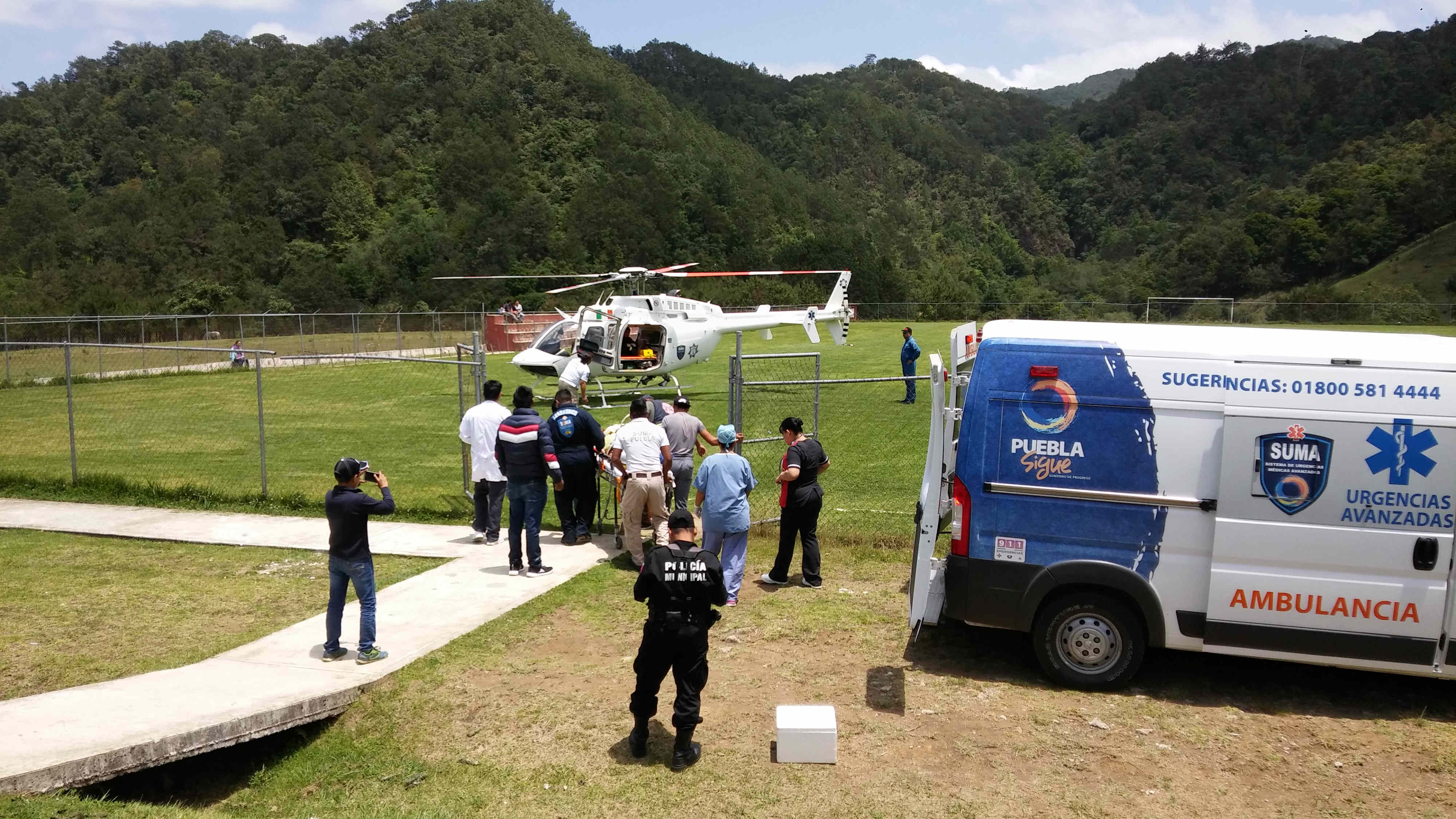 Trasladan de urgencia a mujer de Zacapoaxtla en ambulancia aérea