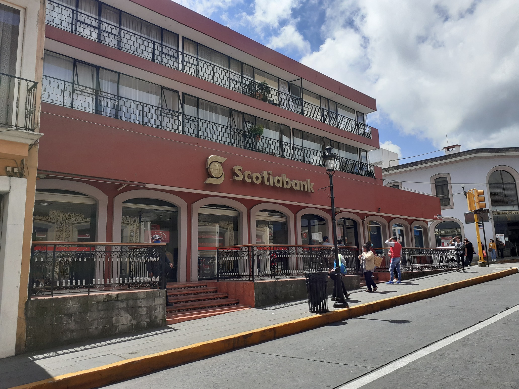 Scotiabank cierra en Teziutlán y manda a usuarios hasta Veracruz