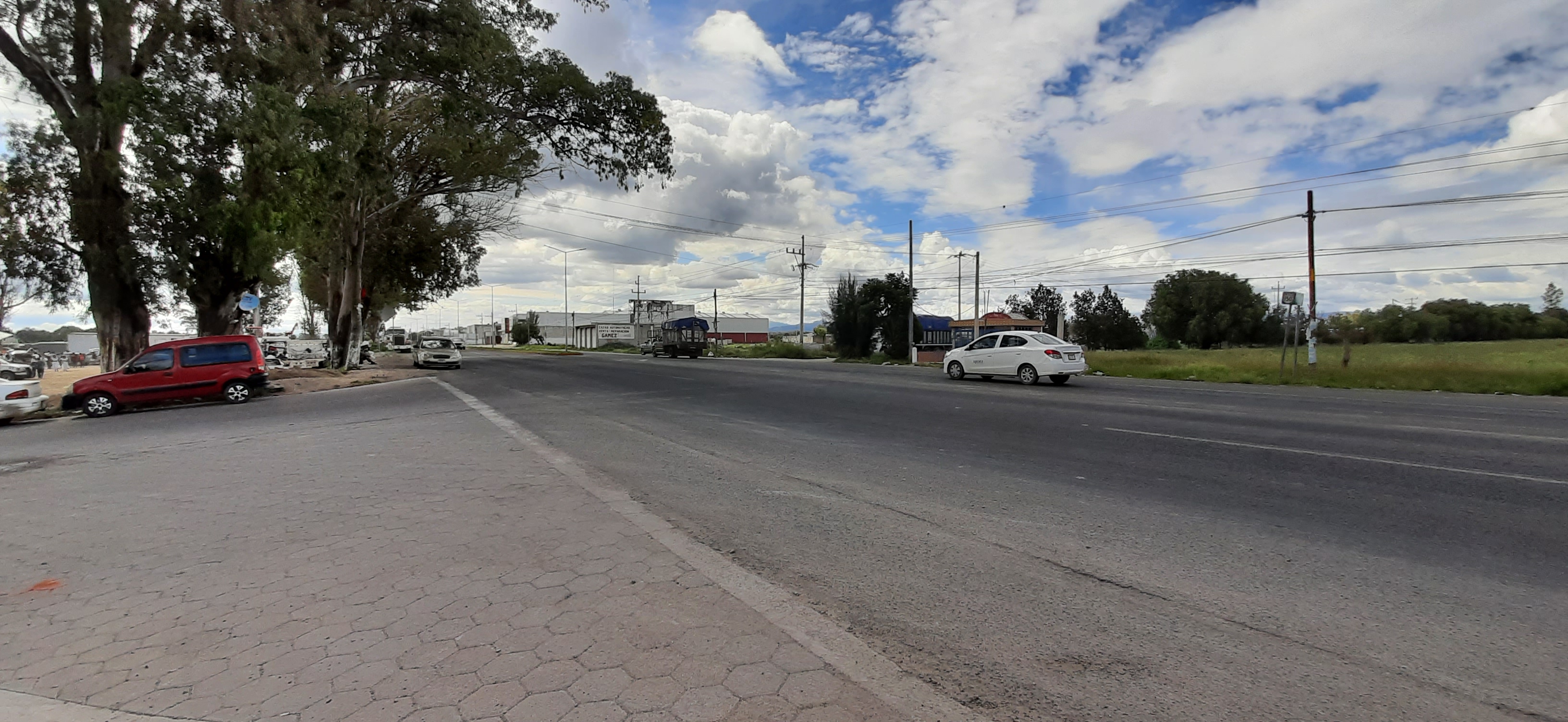 Policías de Tecamachalco frustran robo de camioneta de mudanza 